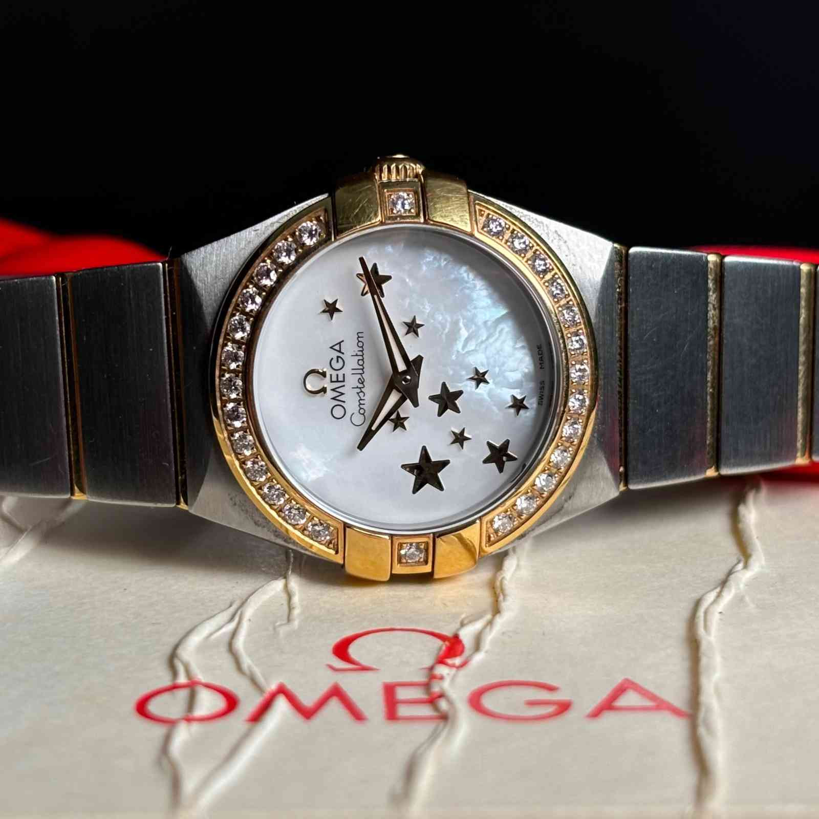ساعت زنانه امگا 24میلیمتری صفحه صدف زه  برلیان Omega Constellation  New Face