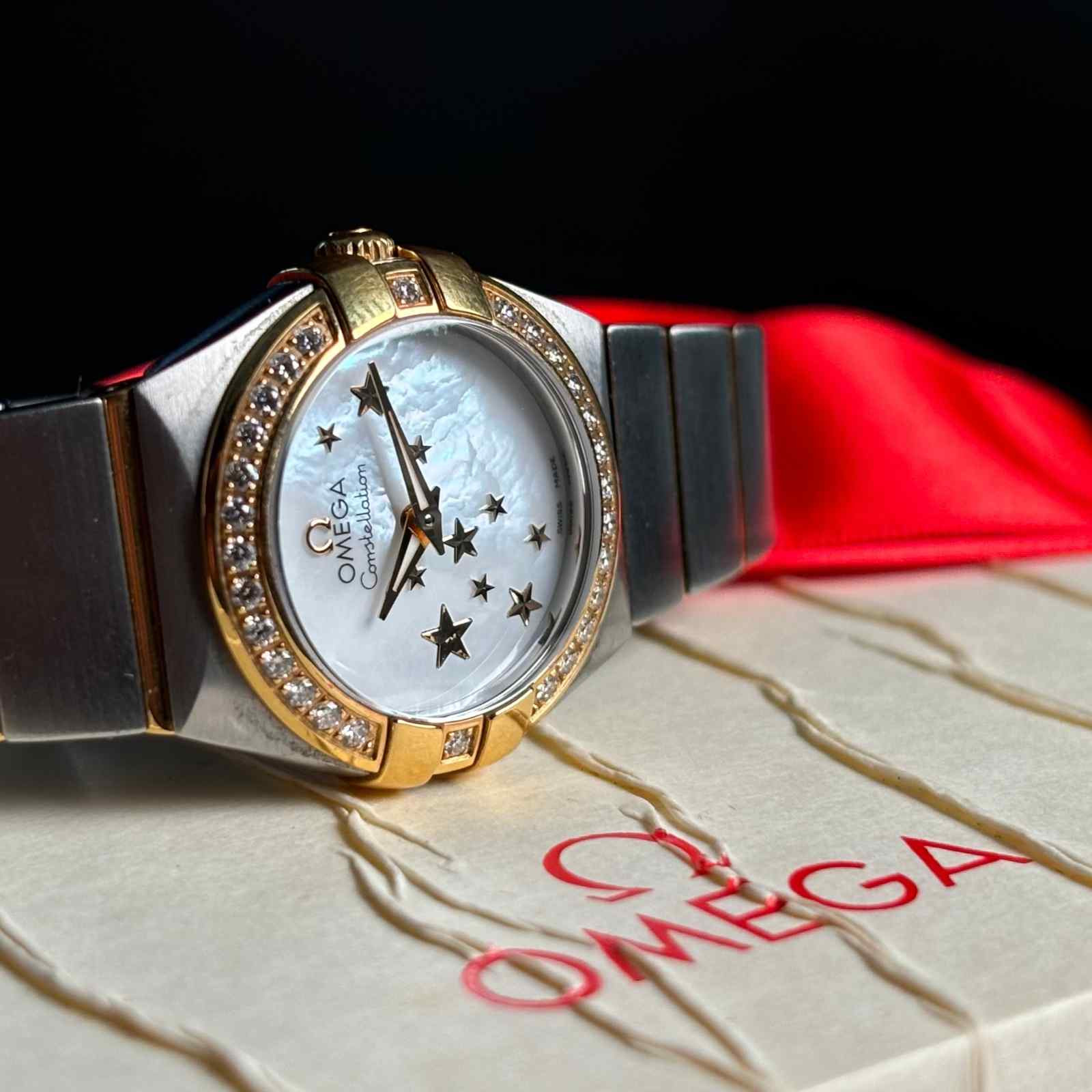 ساعت زنانه امگا 24میلیمتری صفحه صدف زه  برلیان Omega Constellation  New Face