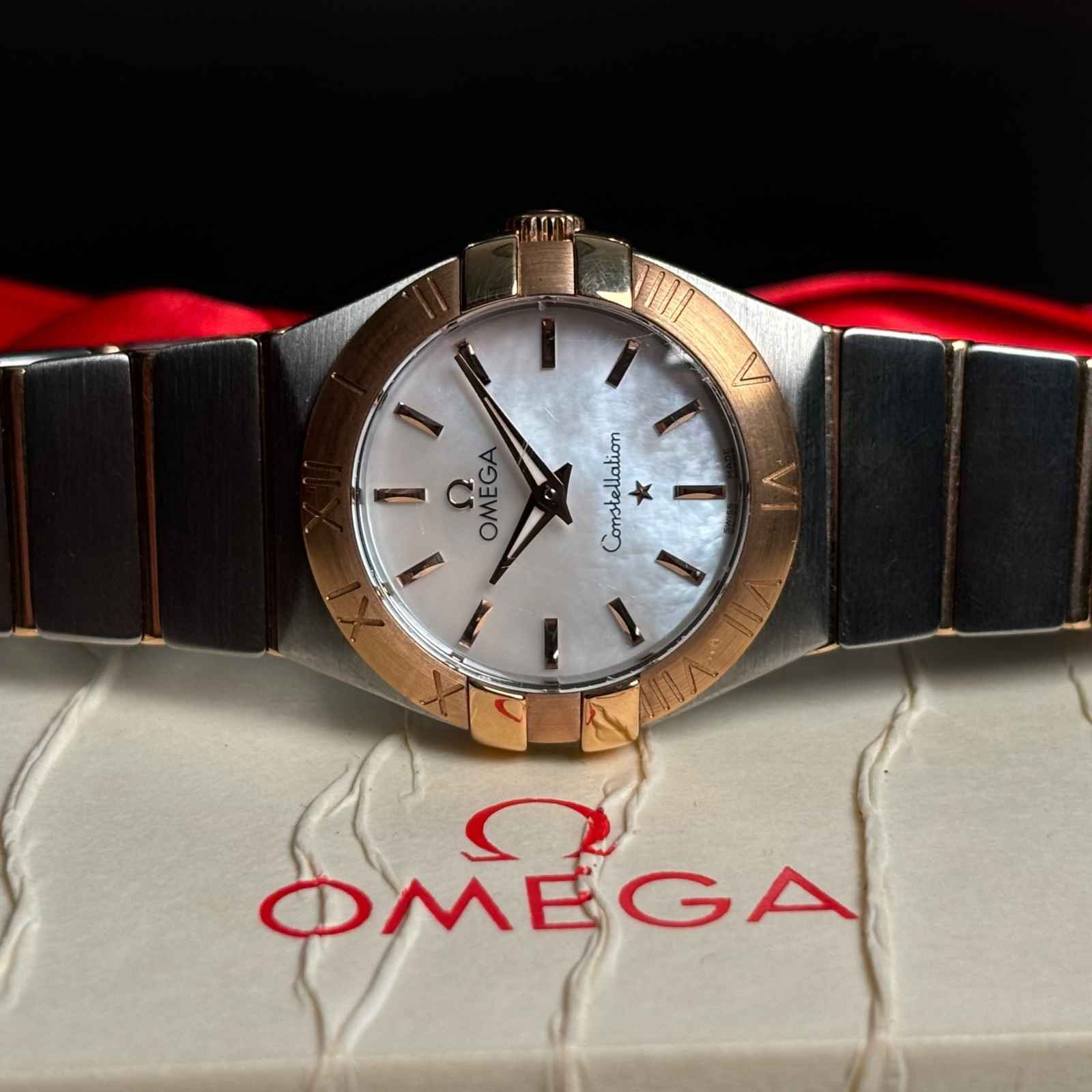 ساعت زنانه امگا 27 میلیمتری تمام میخ طلا صفحه صدف Omega Constellation New Face