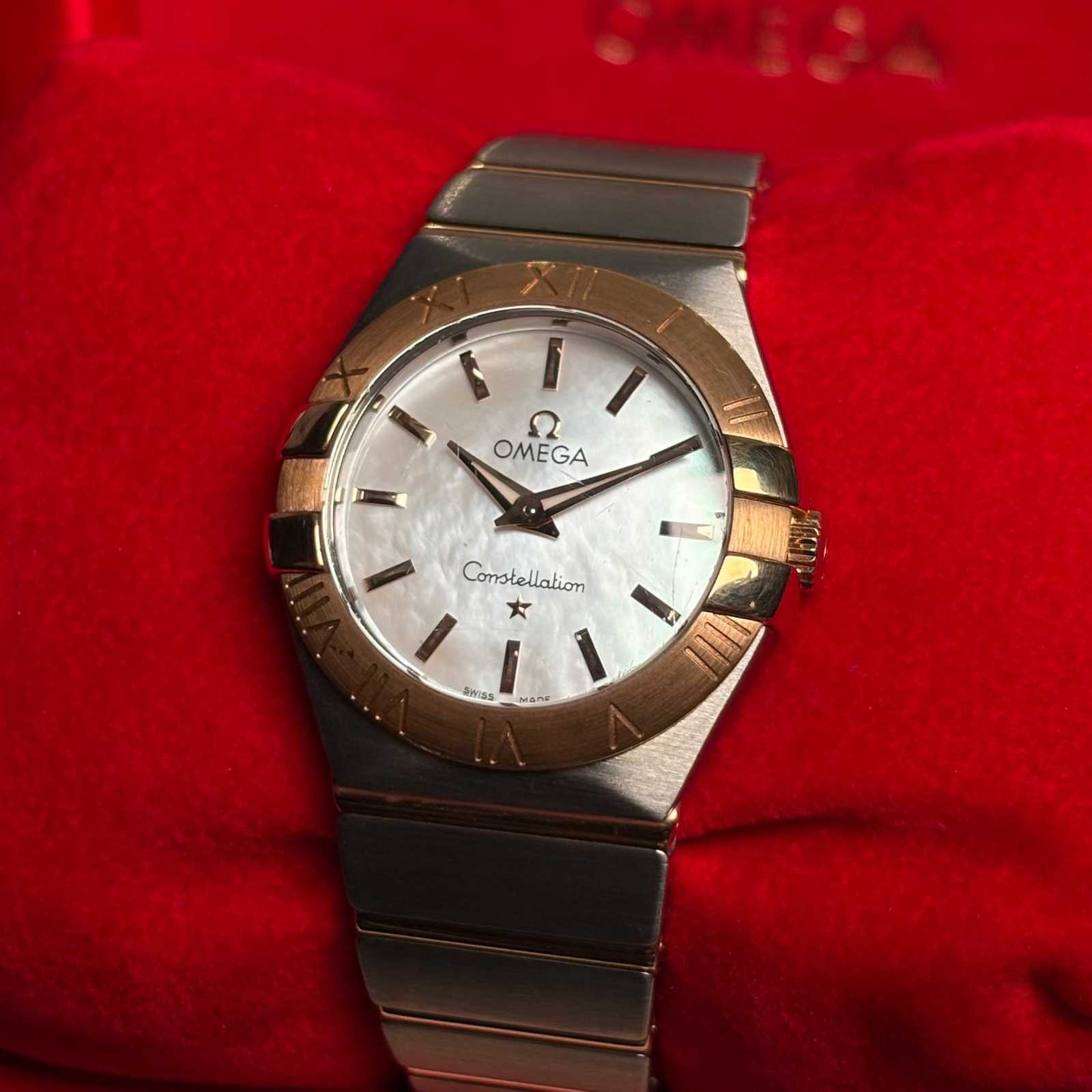ساعت زنانه امگا 27 میلیمتری تمام میخ طلا صفحه صدف Omega Constellation New Face