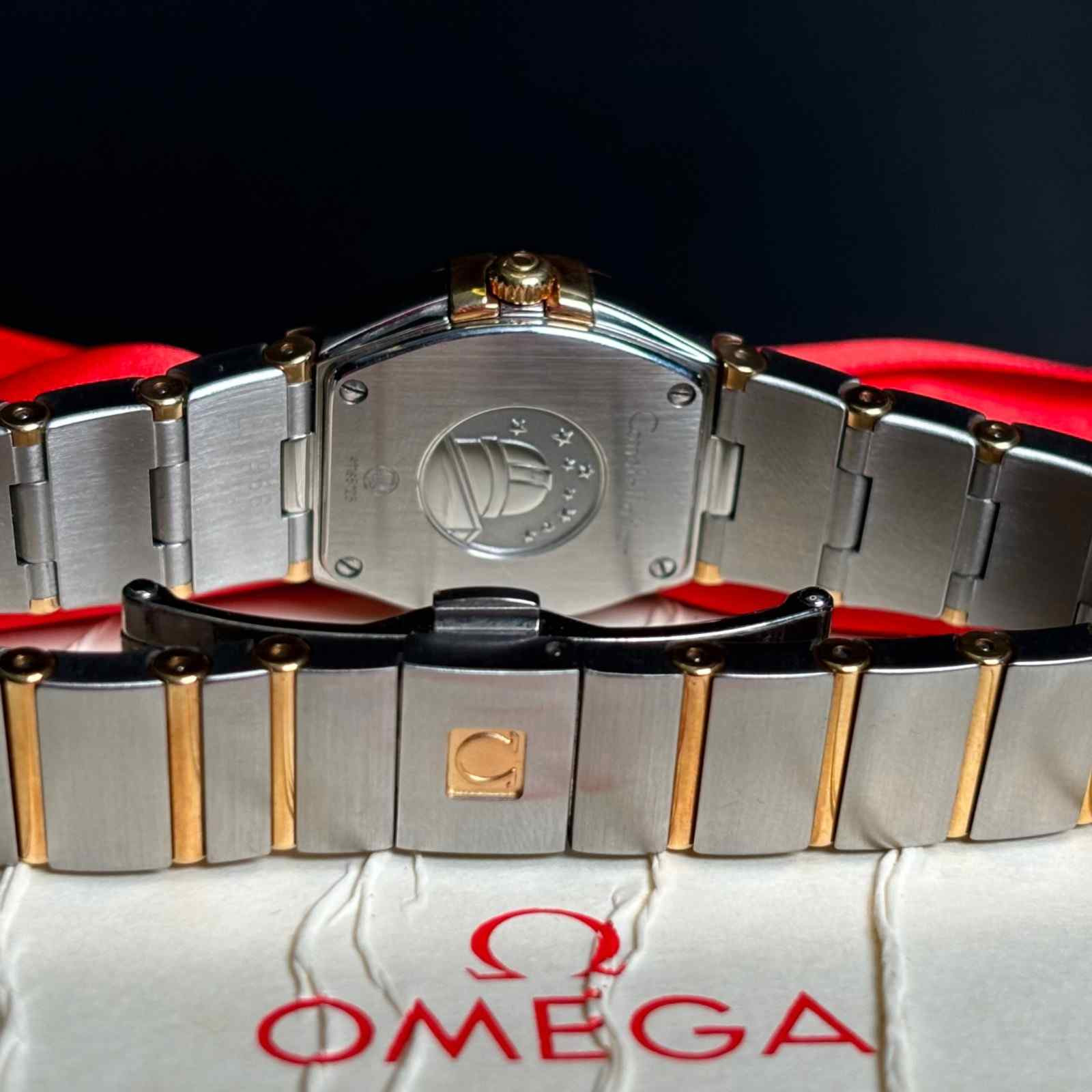 ساعت زنانه امگا 24 میلیمتری  New Face آکبند Omega Constellation