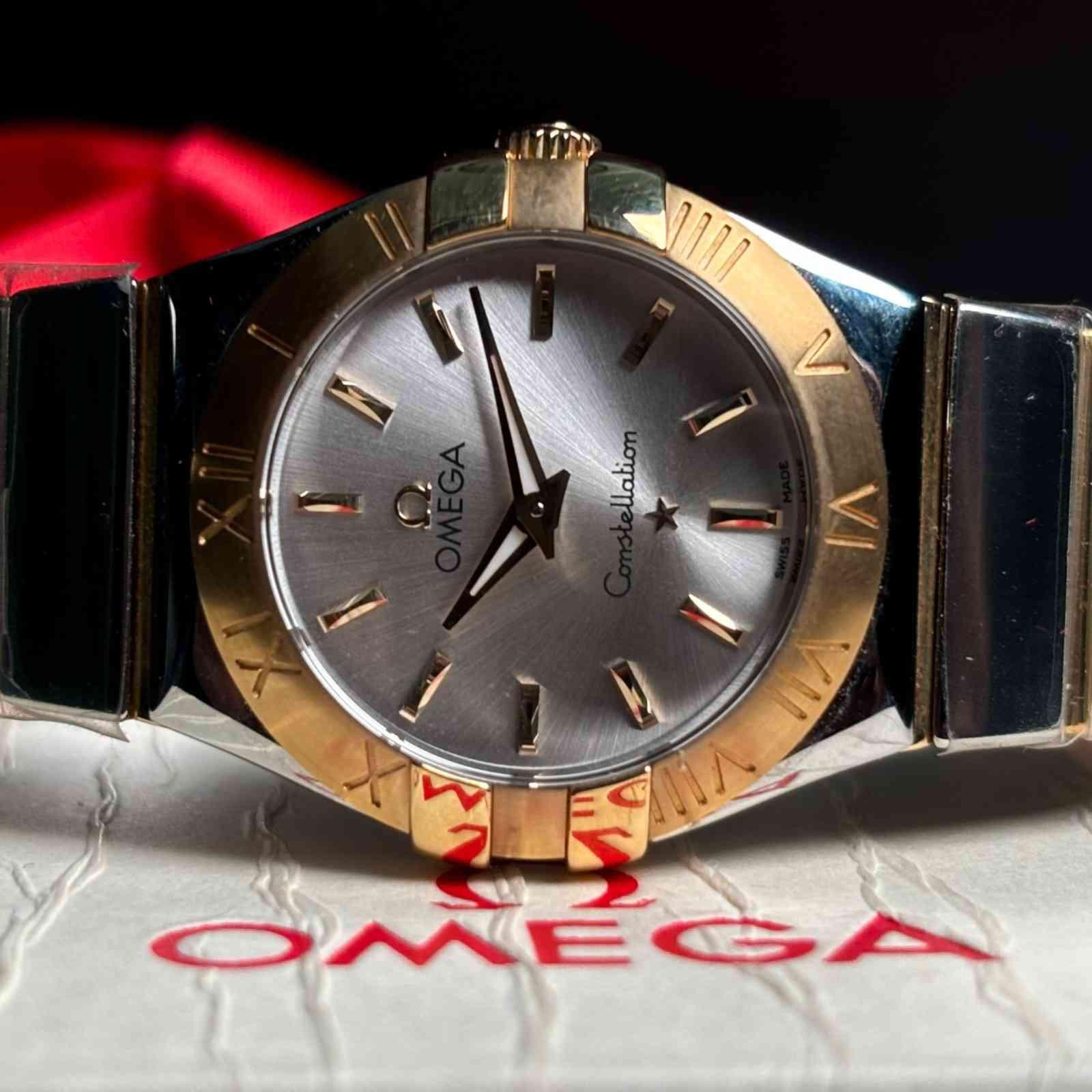 ساعت زنانه امگا 27 میلیمتری تمام میخ طلا  آکبند Omega Constellation