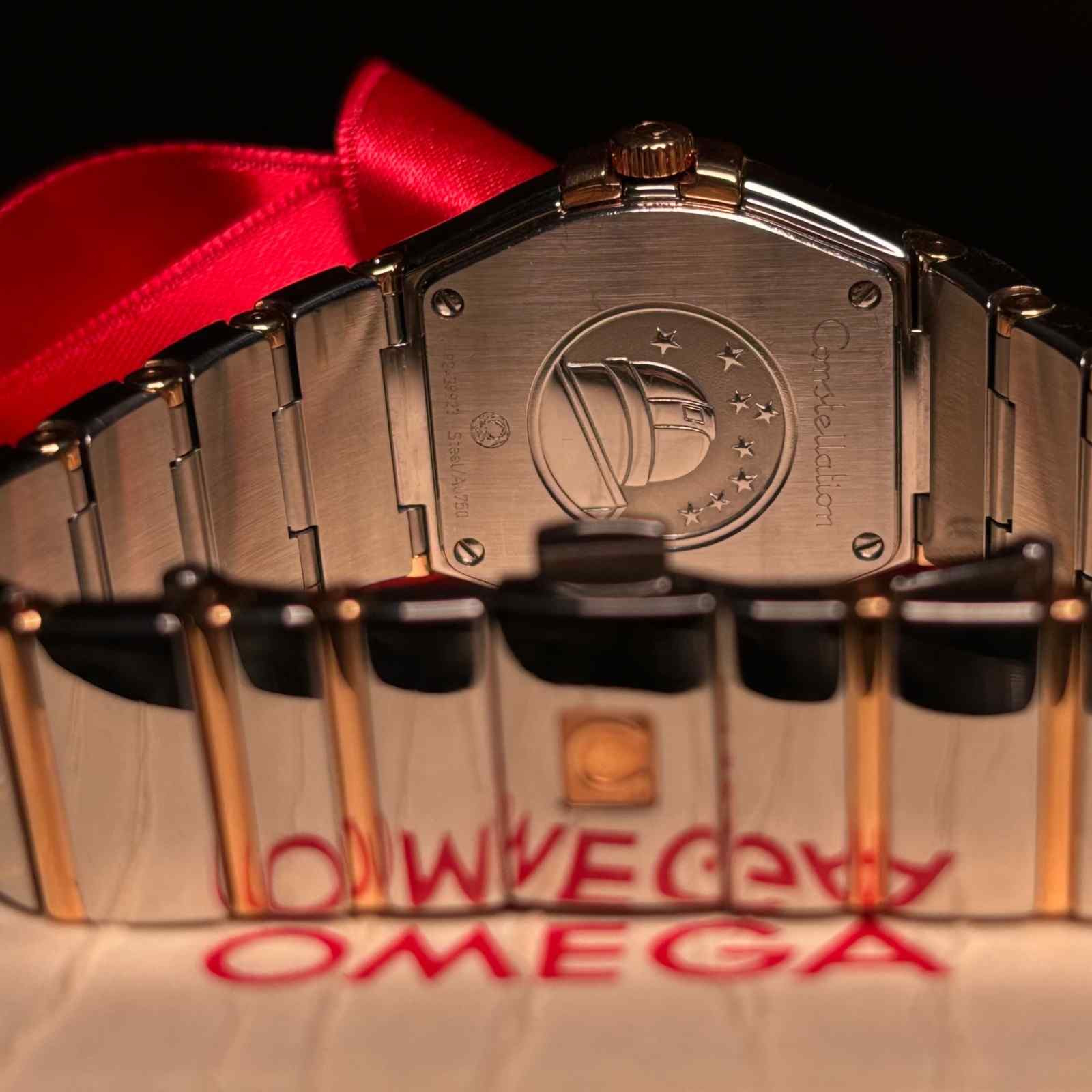 ساعت زنانه امگا 27 میلیمتری تمام میخ طلا صفحه صدف برلیان  Omega Constellation