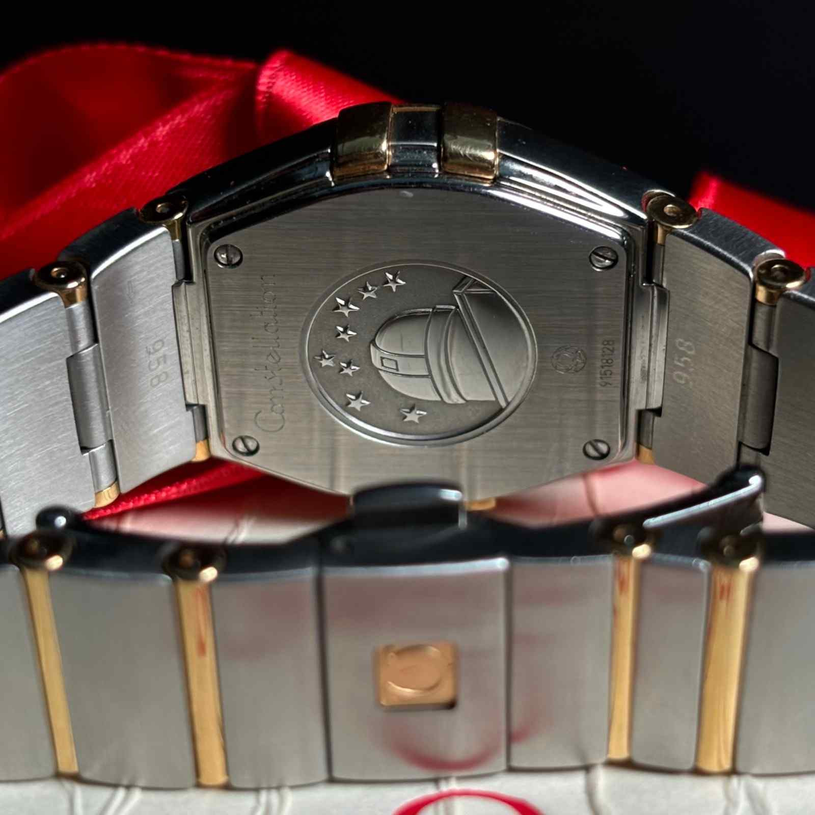 ساعت زنانه امگا 27 میلیمتری صفحه صدف برلیان Omega Constellation New Face