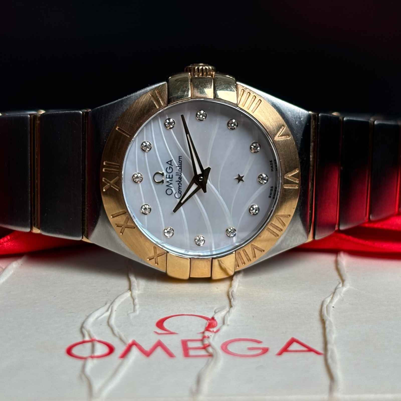 ساعت زنانه امگا 27 میلیمتری صفحه صدف برلیان موج دار  Omega Constellation New Face