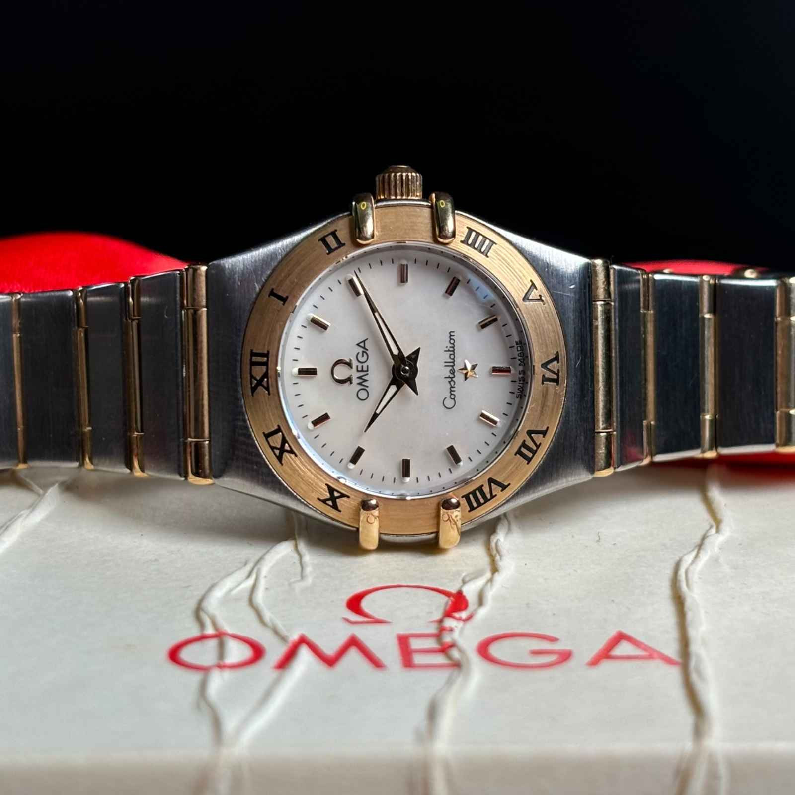 ساعت زنانه امگا 22.5 میلیمتری تمام میخ طلا Omega Constellation