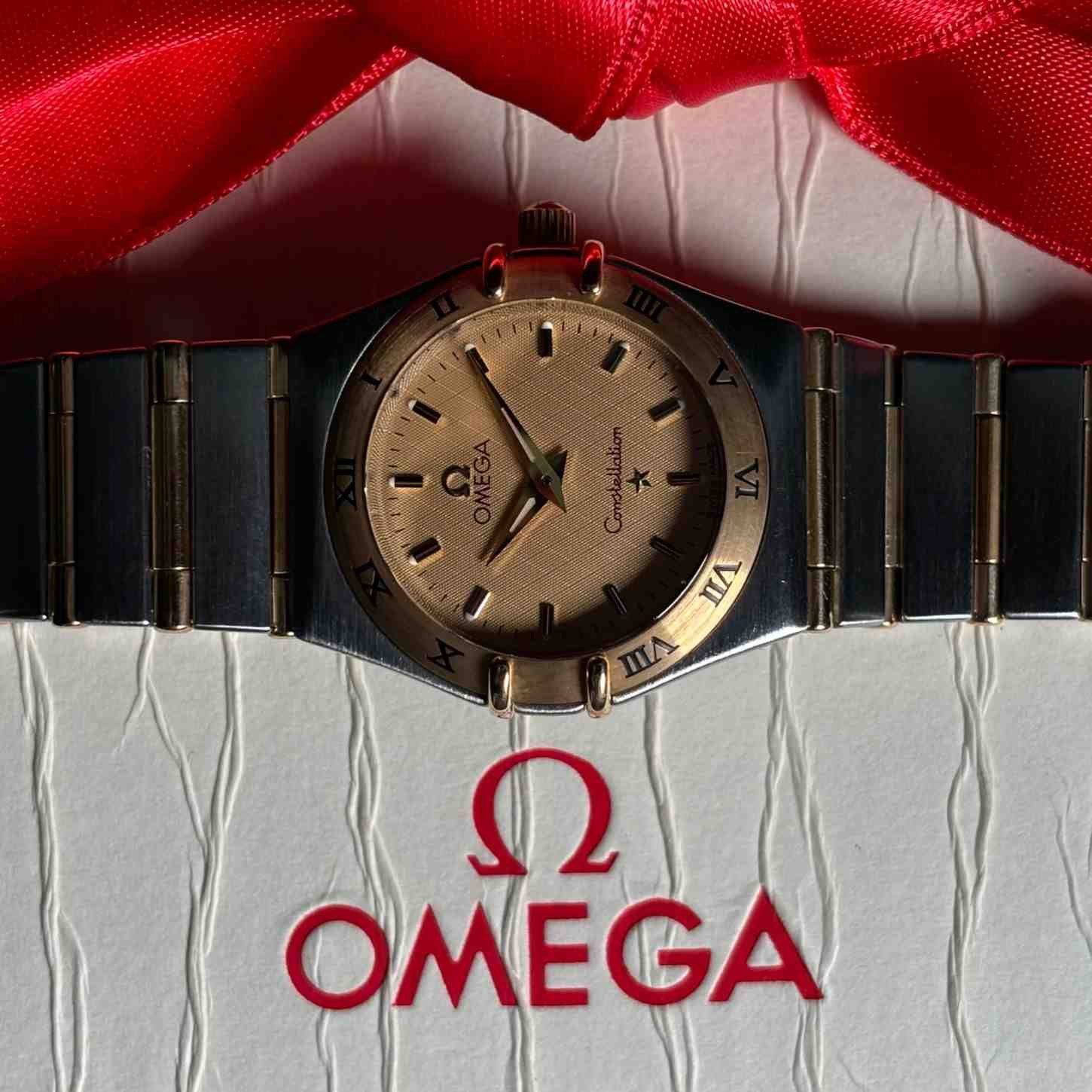 ساعت زنانه امگا 25.5 میلیمتری تمام میخ طلا  Omega Constellation
