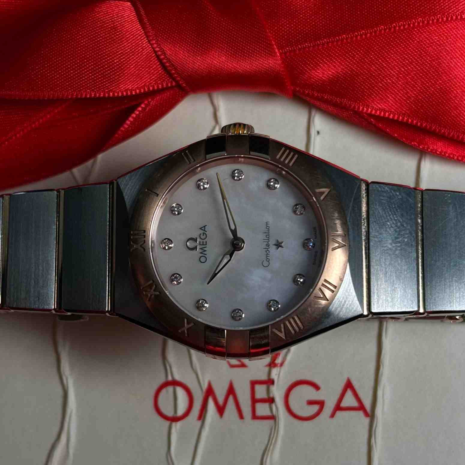 ساعت زنانه امگا 28 میلیمتری  New Face صفحه صدف برلیان Omega Constellation