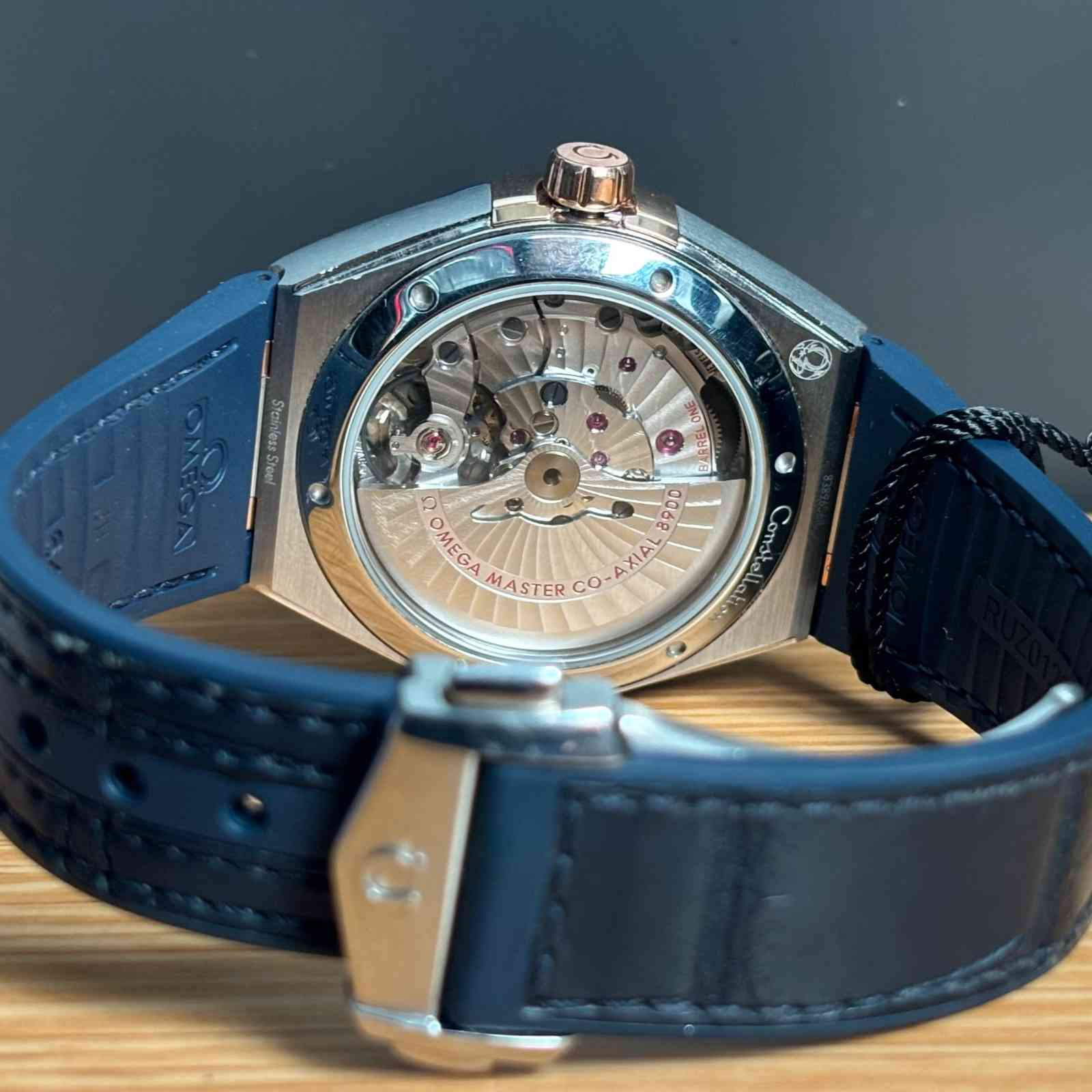 ساعت مردانه امگا 41 میلیمتری بند چرمی  Omega Constellation
