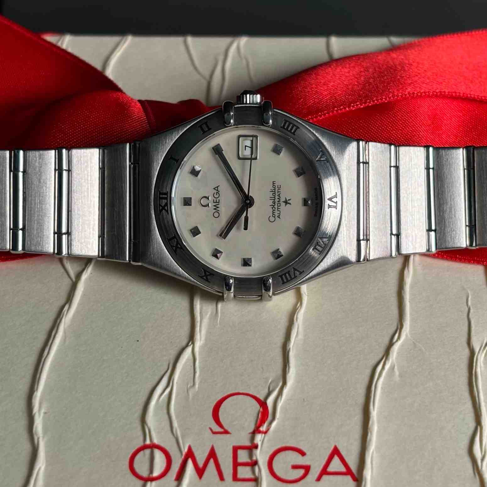 ساعت زنانه امگا 27.5 میلیمتری تمام استیل صفحه صدف Omega Constellation