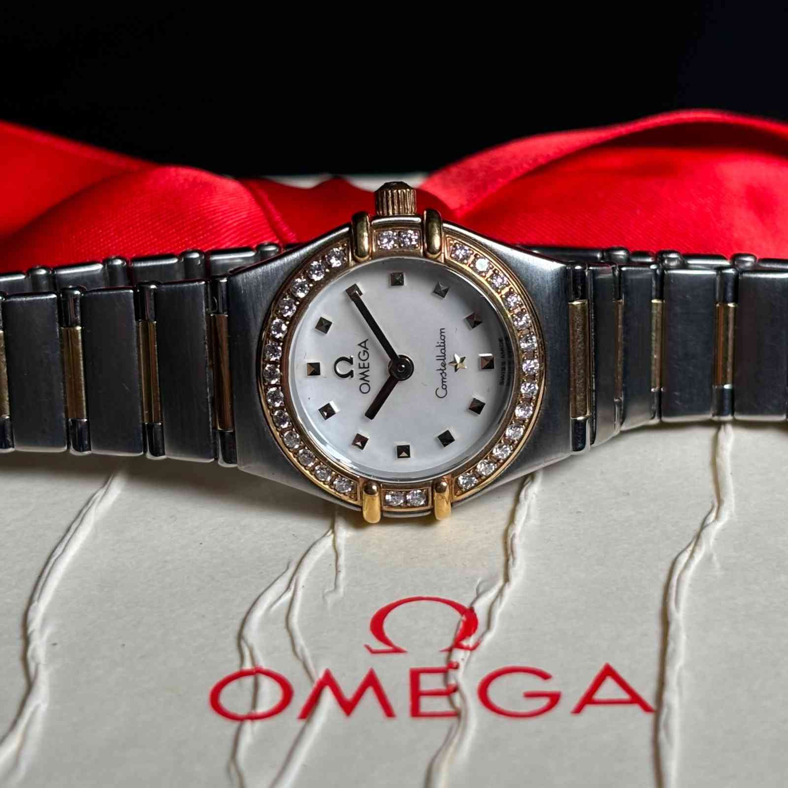 ساعت زنانه امگا 22.5 میلیمتری وسط میخ طلا صفحه صدف زه برلیان Omega Constellation