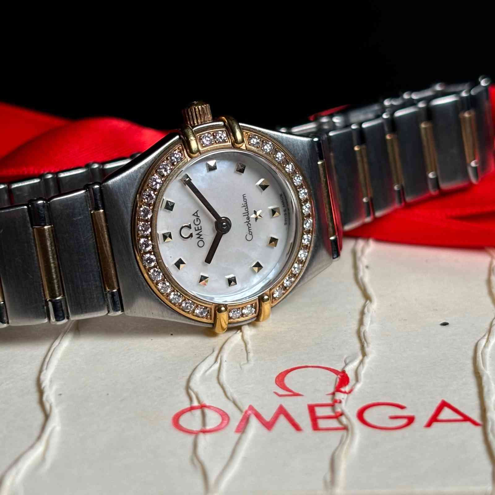 ساعت زنانه امگا 22.5 میلیمتری وسط میخ طلا صفحه صدف زه برلیان Omega Constellation