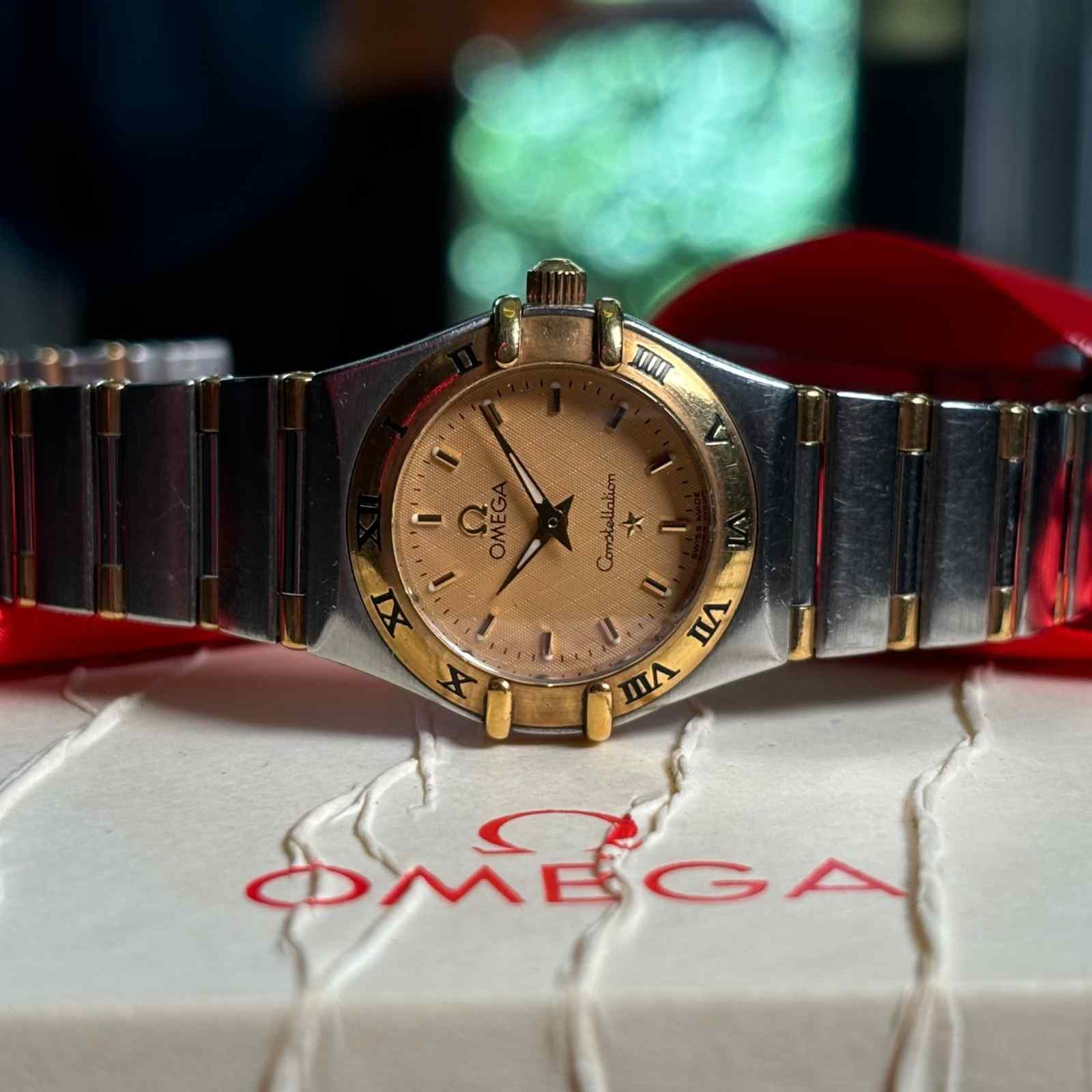 ساعت زنانه امگا 22.5 میلیمتری سرمیخ طلا Omega Constellation