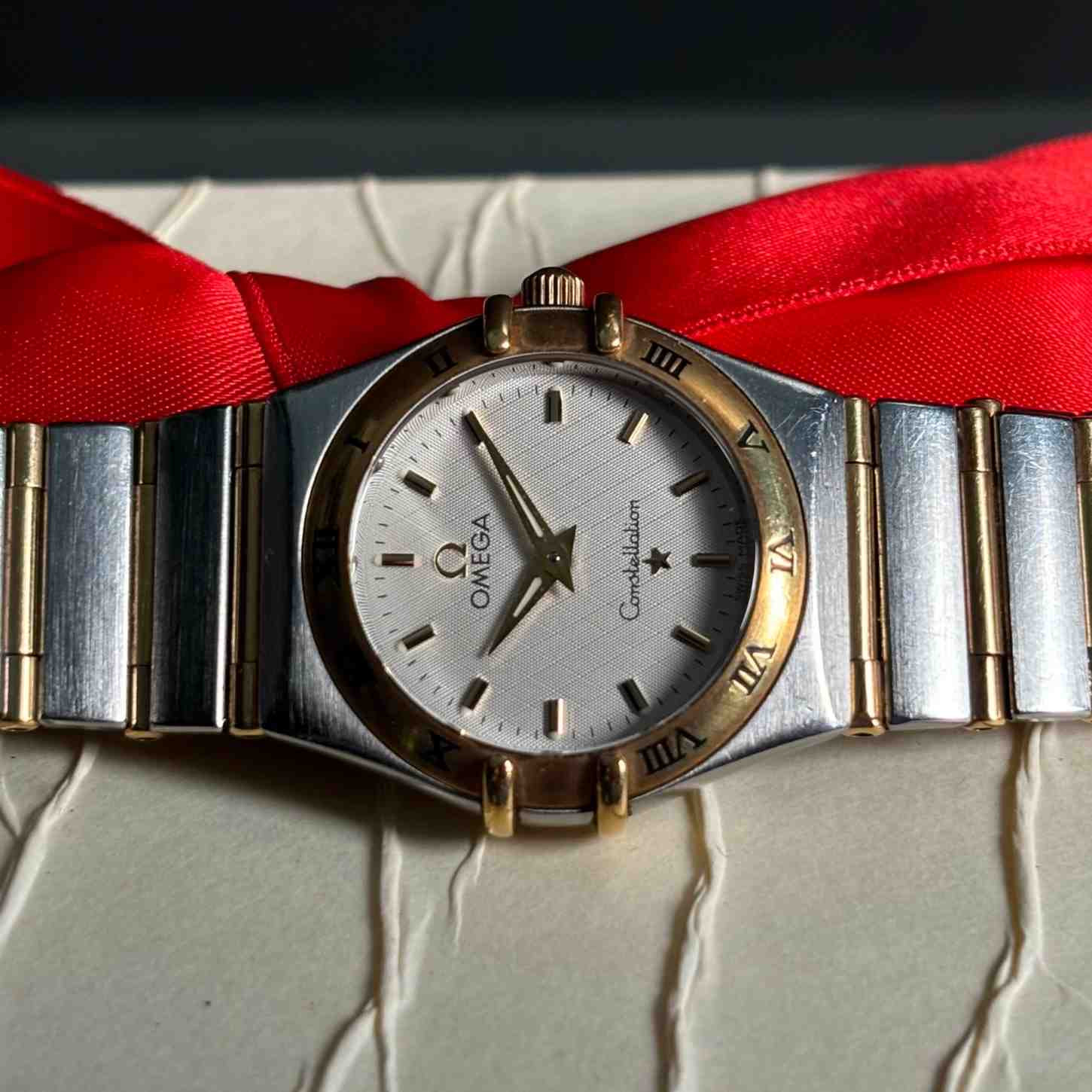 ساعت زنانه امگا  26 میلیمتری تمام میخ طلا  Omega Constellation