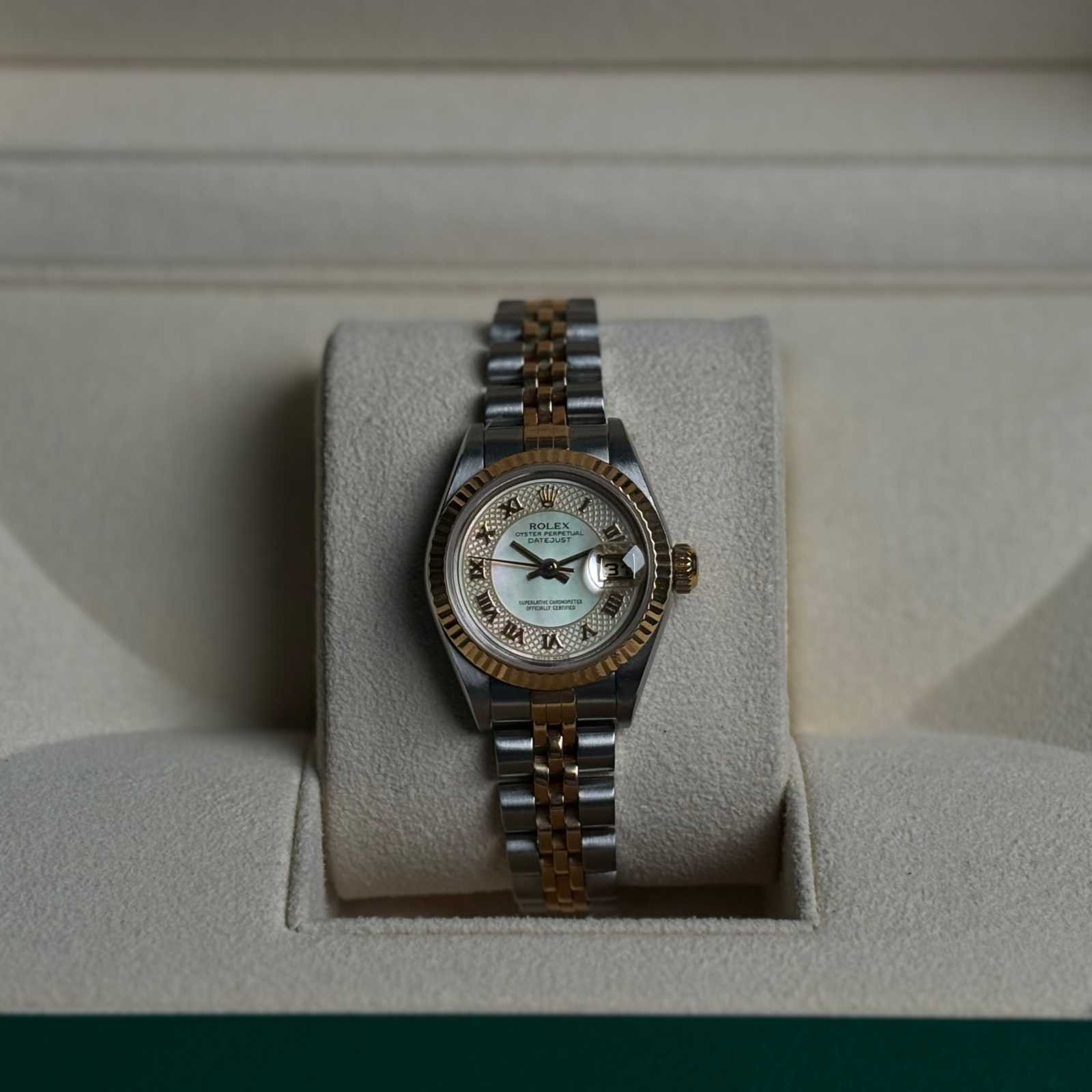 ساعت زنانه رولکس 26 میلیمتری   ROLEX OYSTER PERPETUAL DATEJUST
