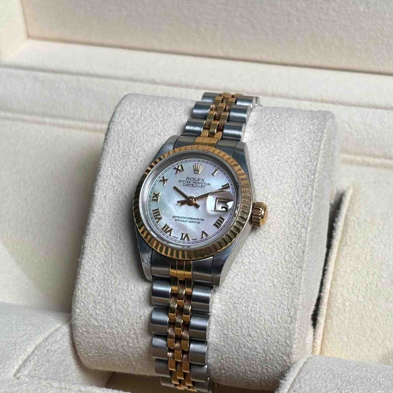 ساعت زنانه رولکس 26 میلیمتری صفحه صدف  ROLEX DATEJUST